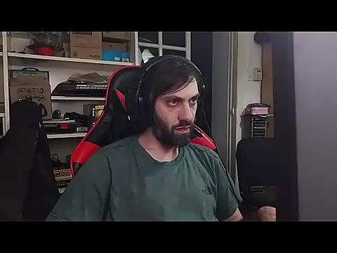 Snapshot of johnwood88 chatting on 12/04/25, 04:00 johnwood88 online show from 12/04/25, 04:00