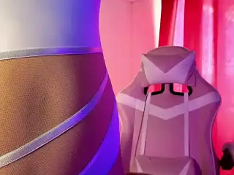 Snapshot of Sweet_xuee18 chatting on 12/17/24, 09:16 Sweet xuee18 online show from 12/17/24, 09:16