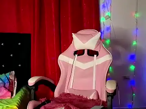 Snapshot of Sweet_xuee18 chatting on 01/17/25, 10:44 Sweet xuee18 online show from 01/17/25, 10:44