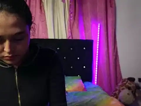 Snapshot of Sweet_xuee18 chatting on 02/26/25, 04:14 Sweet xuee18 online show from 02/26/25, 04:14