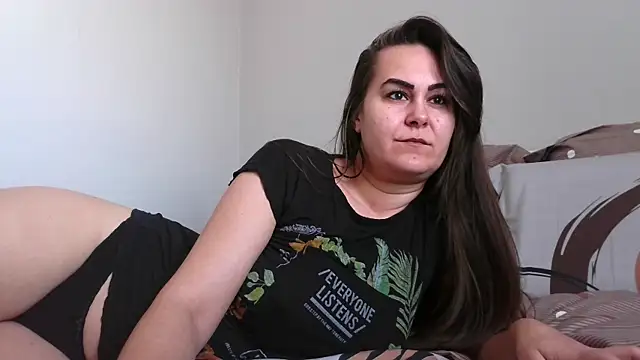 Snapshot of Antonia_1313 chatting on 01/26/25, 07:42 Antonia 1313 online show from 01/26/25, 07:42