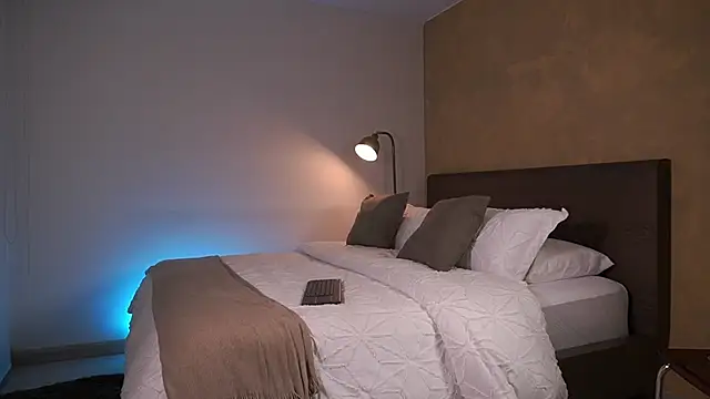 paulacora100 online show from 02/23/25, 02:51