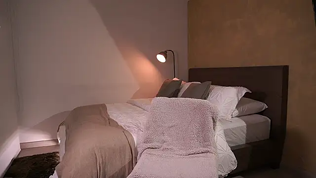 paulacora100 online show from 02/28/25, 03:15