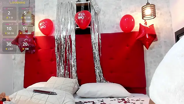 Snapshot of SilvannaFit chatting on 02/14/25, 10:58 SilvannaFit online show from 02/14/25, 10:58