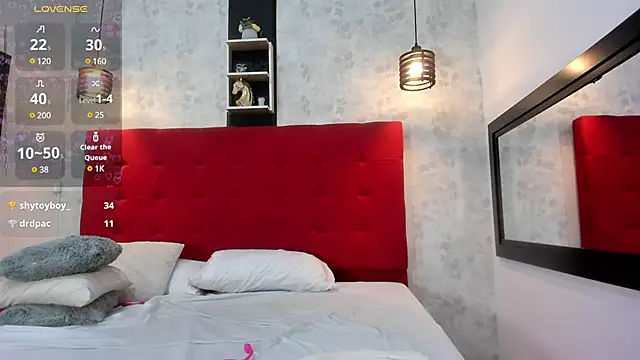 Snapshot of SilvannaFit chatting on 02/19/25, 10:53 SilvannaFit online show from 02/19/25, 10:53