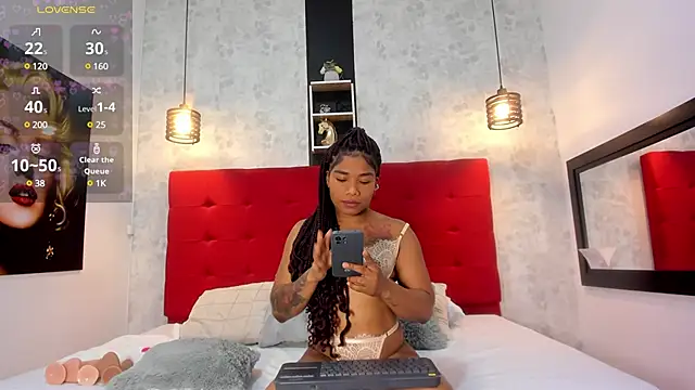 Snapshot of SilvannaFit chatting on 03/19/25, 01:40 SilvannaFit online show from 03/19/25, 01:40