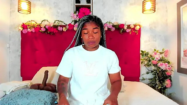 Snapshot of SilvannaFit chatting on 09/13/25, 11:32 SilvannaFit online show from 09/13/25, 11:32