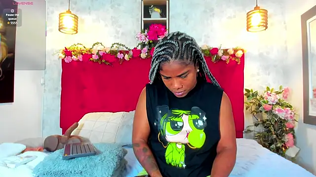 Snapshot of SilvannaFit chatting on 09/15/25, 12:05 SilvannaFit online show from 09/15/25, 12:05