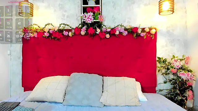 Snapshot of SilvannaFit chatting on 09/18/25, 12:07 SilvannaFit online show from 09/18/25, 12:07