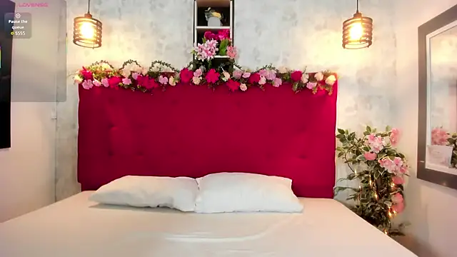 Snapshot of SilvannaFit chatting on 09/24/25, 11:57 SilvannaFit online show from 09/24/25, 11:57