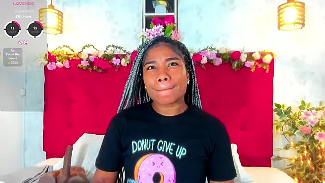 Snapshot of SilvannaFit chatting on 09/27/25, 11:37 SilvannaFit online show from 09/27/25, 11:37