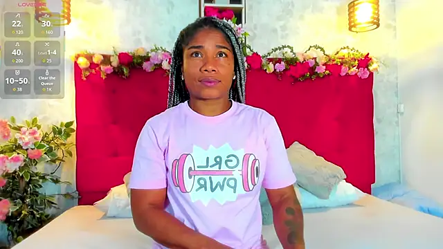 Snapshot of SilvannaFit chatting on 09/29/25, 11:48 SilvannaFit online show from 09/29/25, 11:48