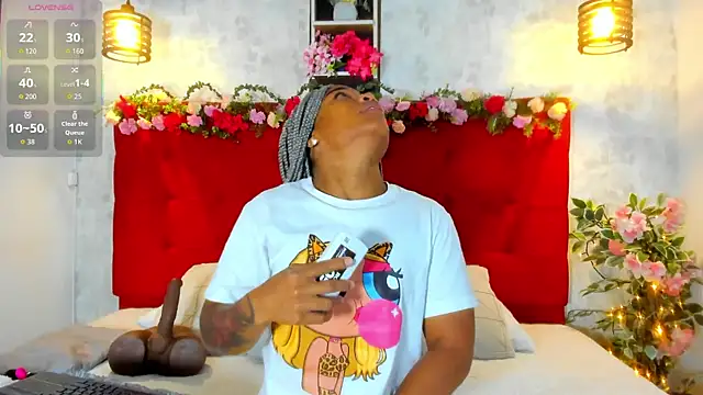 Snapshot of SilvannaFit chatting on 10/05/25, 10:24 SilvannaFit online show from 10/05/25, 10:24