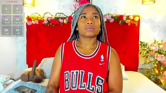 Snapshot of SilvannaFit chatting on 10/06/25, 12:02 SilvannaFit online show from 10/06/25, 12:02