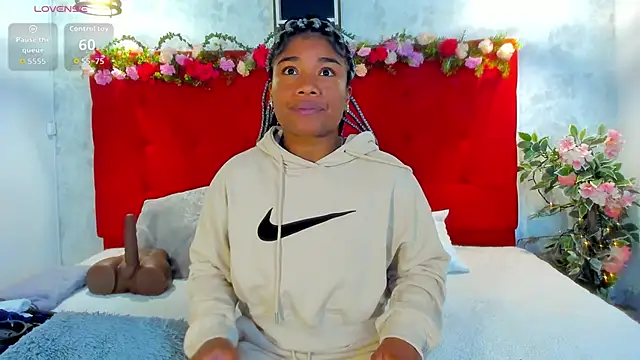 Snapshot of SilvannaFit chatting on 10/17/25, 11:46 SilvannaFit online show from 10/17/25, 11:46