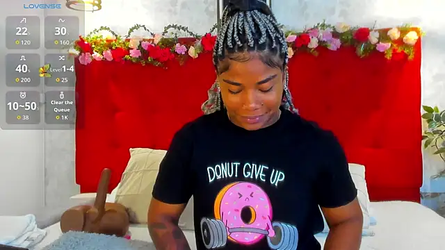 Snapshot of SilvannaFit chatting on 10/18/25, 11:44 SilvannaFit online show from 10/18/25, 11:44