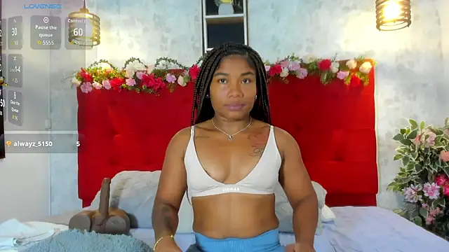 Snapshot of SilvannaFit chatting on 10/28/25, 12:09 SilvannaFit online show from 10/28/25, 12:09