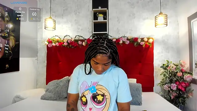 Snapshot of SilvannaFit chatting on 10/29/25, 12:07 SilvannaFit online show from 10/29/25, 12:07