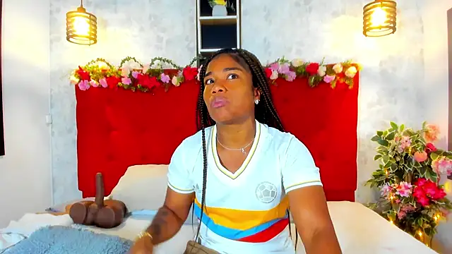 Snapshot of SilvannaFit chatting on 11/01/25, 12:07 SilvannaFit online show from 11/01/25, 12:07