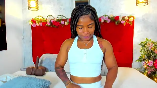 Snapshot of SilvannaFit chatting on 11/02/25, 10:28 SilvannaFit online show from 11/02/25, 10:28