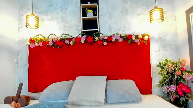 Snapshot of SilvannaFit chatting on 11/06/25, 12:06 SilvannaFit online show from 11/06/25, 12:06