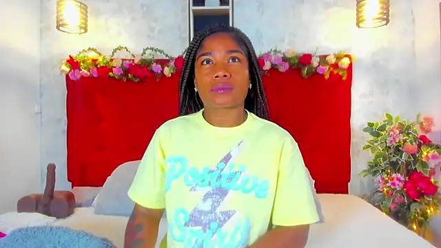 Snapshot of SilvannaFit chatting on 11/08/25, 11:43 SilvannaFit online show from 11/08/25, 11:43