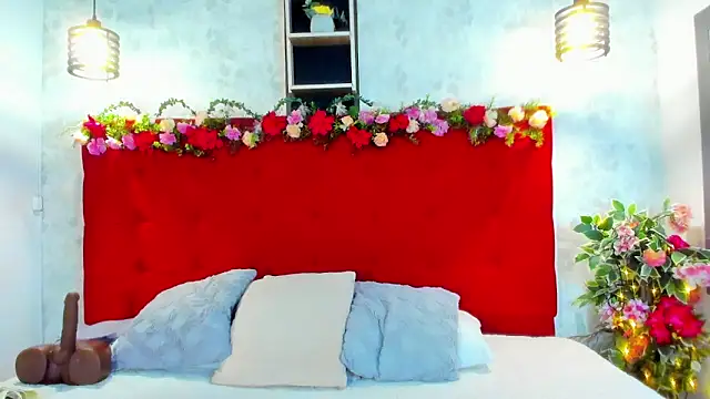 Snapshot of SilvannaFit chatting on 11/12/25, 12:16 SilvannaFit online show from 11/12/25, 12:16