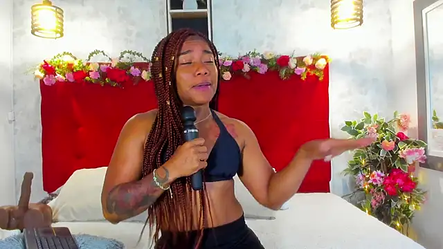 Snapshot of SilvannaFit chatting on 11/13/25, 12:15 SilvannaFit online show from 11/13/25, 12:15