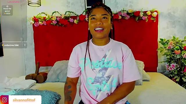 Snapshot of SilvannaFit chatting on 11/30/25, 09:13 SilvannaFit online show from 11/30/25, 09:13