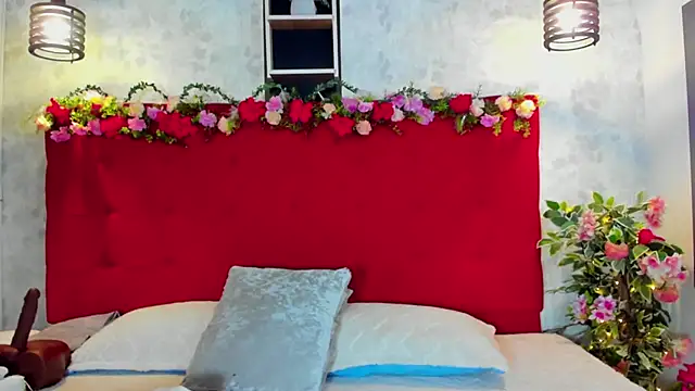 Snapshot of SilvannaFit chatting on 12/15/25, 11:58 SilvannaFit online show from 12/15/25, 11:58