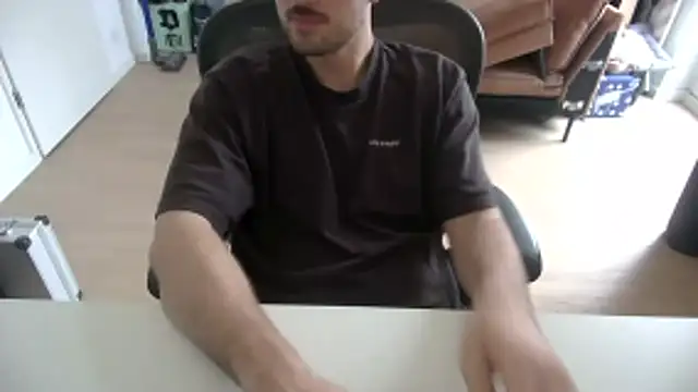 Snapshot of taallguyy_196 chatting on 12/22/25, 12:02 taallguyy 196 online show from 12/22/25, 12:02