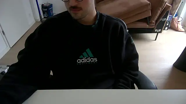 Snapshot of taallguyy_196 chatting on 01/12/26, 10:09 taallguyy 196 online show from 01/12/26, 10:09