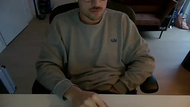 Snapshot of taallguyy_196 chatting on 01/14/26, 03:06 taallguyy 196 online show from 01/14/26, 03:06