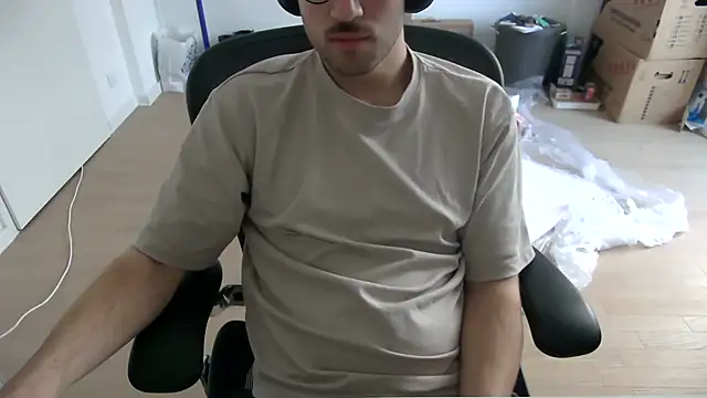 Snapshot of taallguyy_196 chatting on 03/10/26, 06:40 taallguyy 196 online show from 03/10/26, 06:40