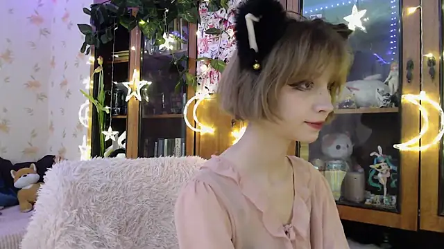 Snapshot of cloudgirrl chatting on 03/12/25, 05:28 cloudgirrl online show from 03/12/25, 05:28