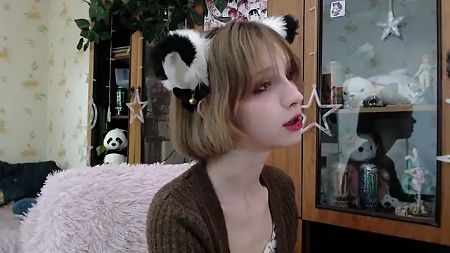 Snapshot of cloudgirrl chatting on 03/22/25, 05:17 cloudgirrl online show from 03/22/25, 05:17