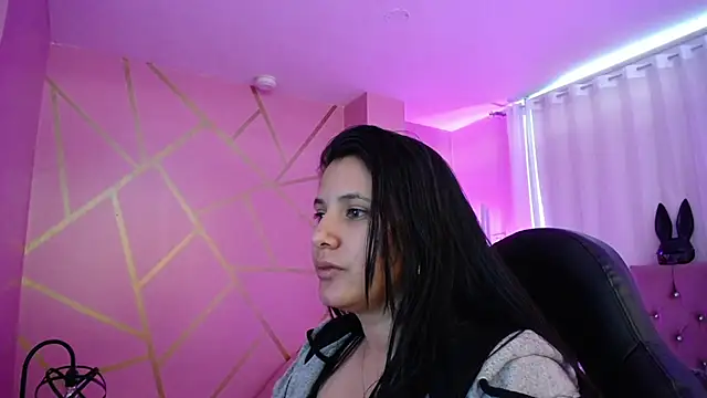 Snapshot of frreeya chatting on 01/22/25, 10:37 frreeya online show from 01/22/25, 10:37