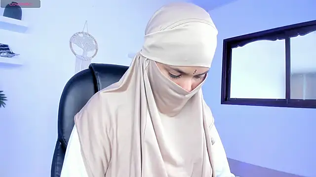 Snapshot of saray_halam chatting on 10/27/25, 06:01 saray halam online show from 10/27/25, 06:01