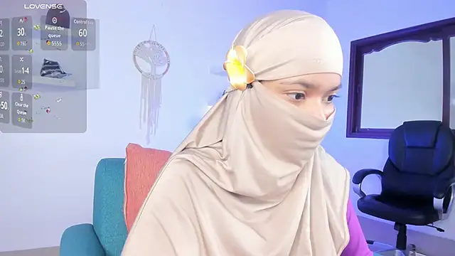 Snapshot of saray_halam chatting on 11/17/25, 01:06 saray halam online show from 11/17/25, 01:06