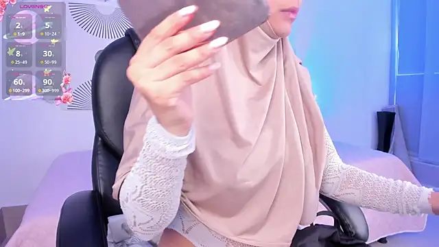 Snapshot of saray_halam chatting on 11/19/25, 01:00 saray halam online show from 11/19/25, 01:00