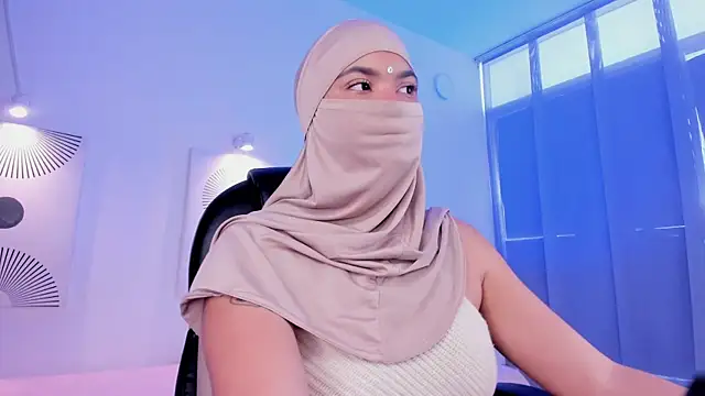 Snapshot of saray_halam chatting on 12/14/25, 01:16 saray halam online show from 12/14/25, 01:16