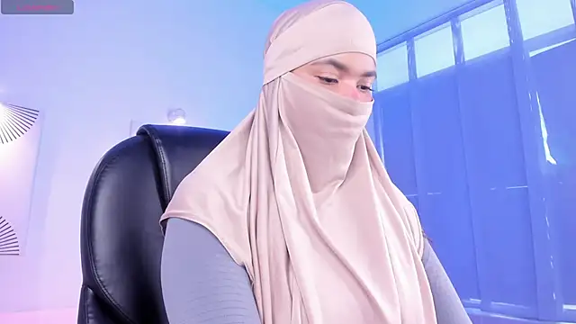 Snapshot of saray_halam chatting on 12/15/25, 01:48 saray halam online show from 12/15/25, 01:48