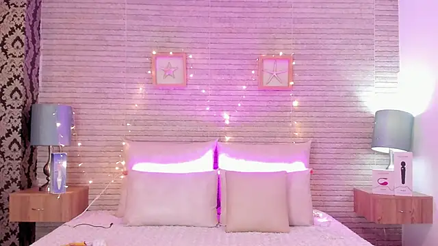 Snapshot of Catalinna_Thompson chatting on 03/01/25, 12:01 Catalinna Thompson online show from 03/01/25, 12:01