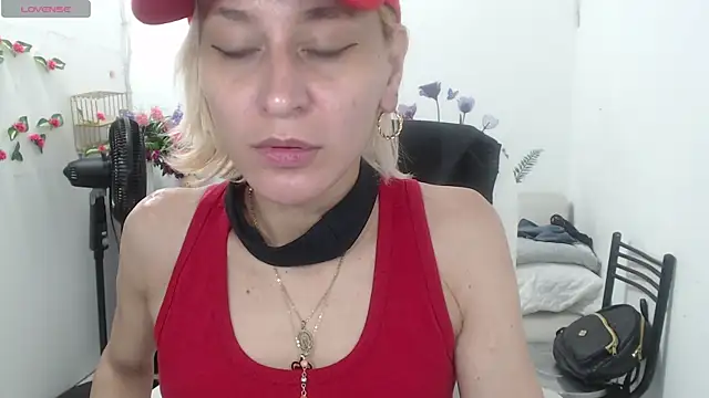 Snapshot of ariana_crazzy chatting on 01/22/25, 04:55 ariana crazzy online show from 01/22/25, 04:55