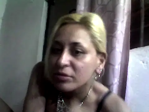 Snapshot of ariana_crazzy chatting on 03/04/25, 04:17 ariana crazzy online show from 03/04/25, 04:17