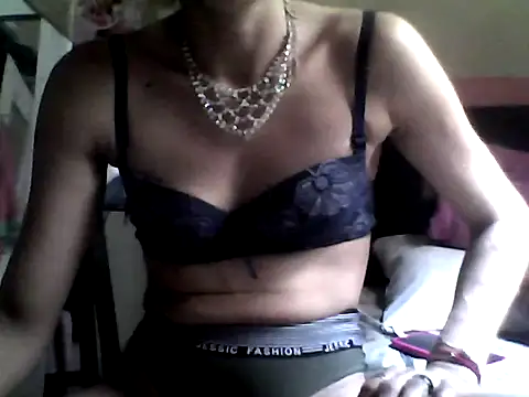 Snapshot of ariana_crazzy chatting on 03/04/25, 04:20 ariana crazzy online show from 03/04/25, 04:20