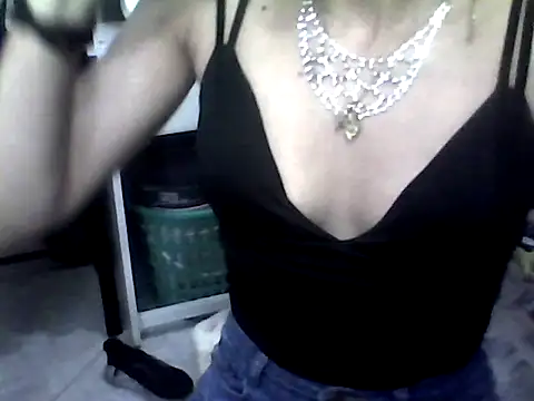 Snapshot of ariana_crazzy chatting on 03/12/25, 12:47 ariana crazzy online show from 03/12/25, 12:47
