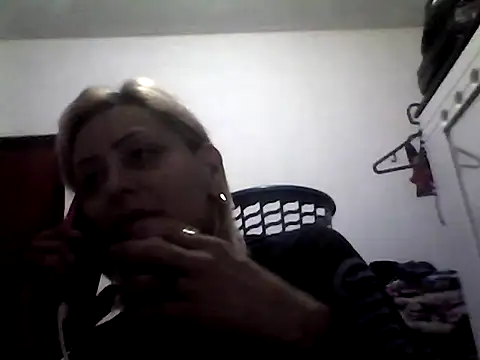 Snapshot of ariana_crazzy chatting on 03/21/25, 10:17 ariana crazzy online show from 03/21/25, 10:17