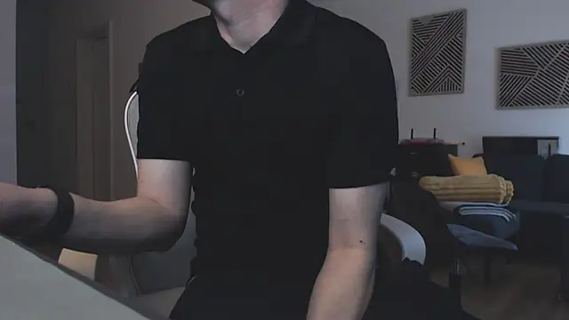 Snapshot of McMike_es@xh chatting on 03/31/26, 10:48 McMike esxh online show from 03/31/26, 10:48