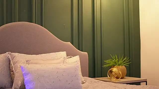 Snapshot of ArwenMuse chatting on 11/12/25, 09:47 ArwenMuse online show from 11/12/25, 09:47